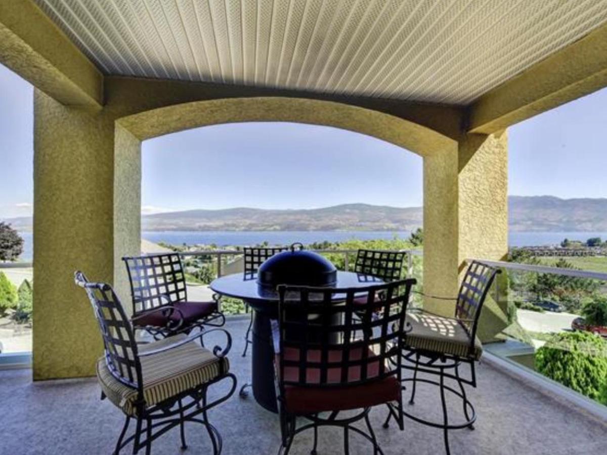 Lake View Yellow House By Winary Resort West Kelowna Bagian luar foto