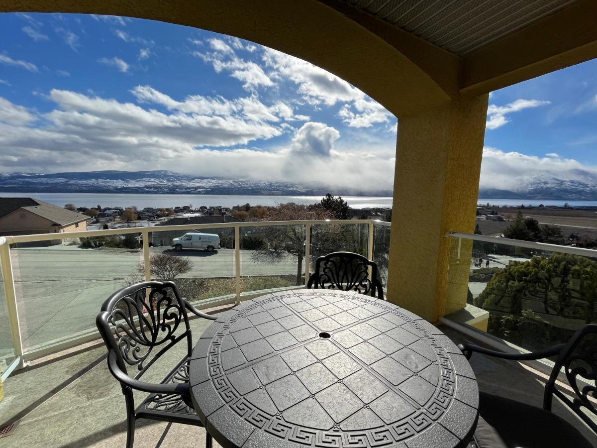 Lake View Yellow House By Winary Resort West Kelowna Bagian luar foto