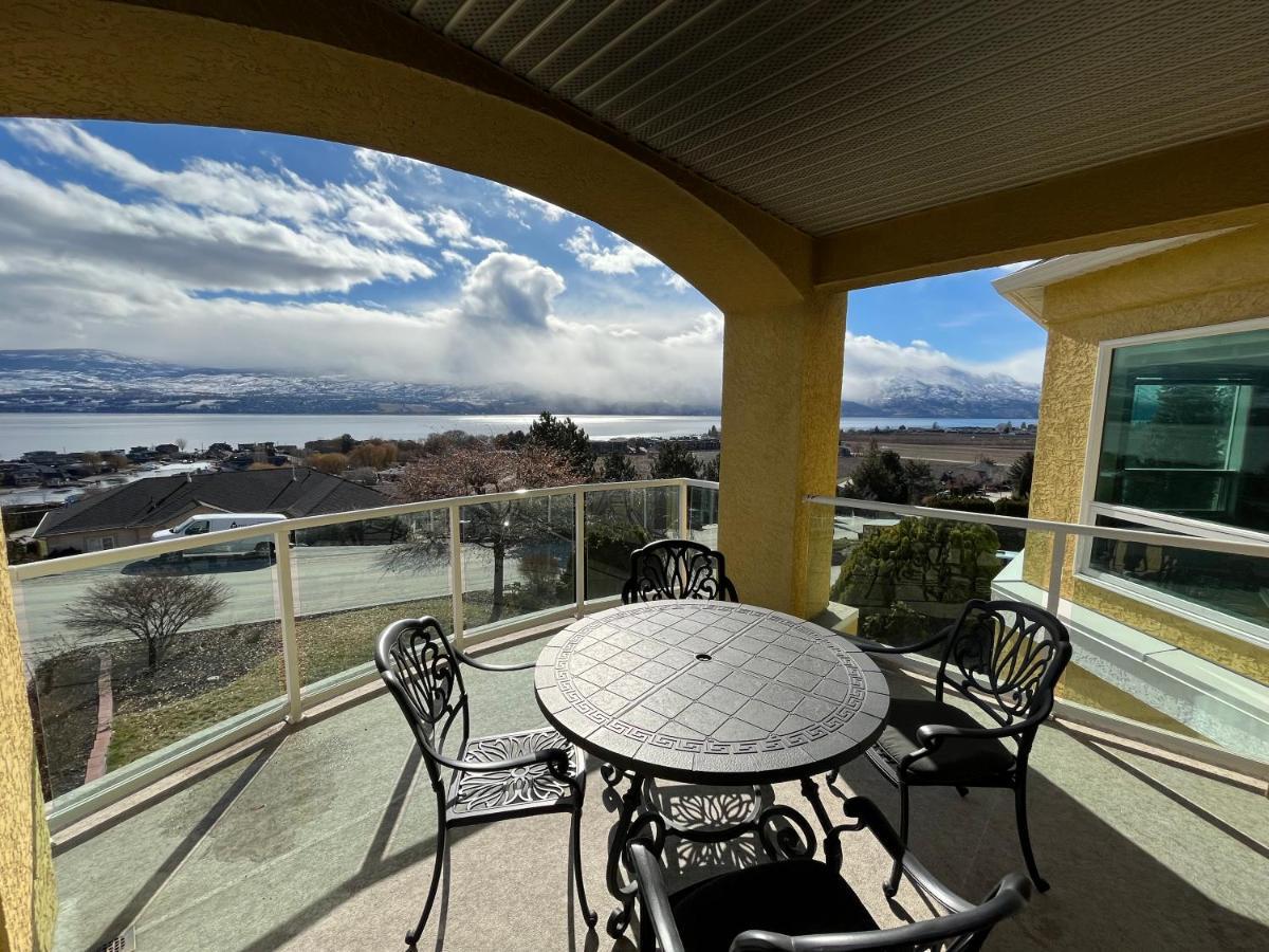 Lake View Yellow House By Winary Resort West Kelowna Bagian luar foto